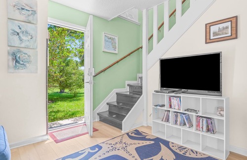 Surfcrest Village House | Steps to beach & restuarants and Pet Friendly!