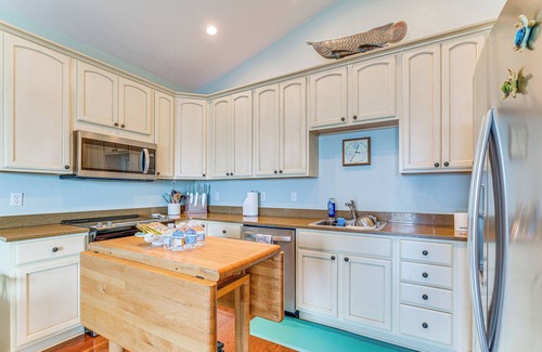 Cedar Key House | Steps to Beach: Waterfront Cedar Key Home!