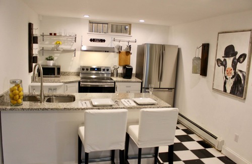 City Park Apartment | Steps to City Park & Mountain Views-Minutes to Downtown! MANY AMENITIES!