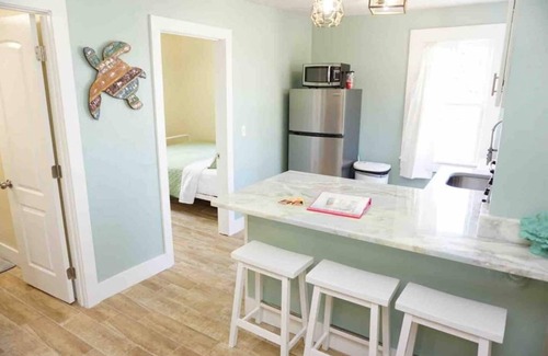 Smith's Memento Apartment | π Steps to Ocean Center| Walk to Beach & Boardwalk | PETS OK!