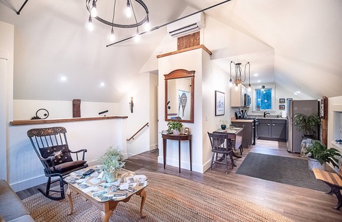Stowe Village Historic District Apartment | Steps to restaurants and coffee shops!