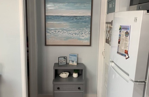 Hampton Cottage | Steps to sand! Cozy cottage on 1 of the 6 sts. on the ocean side. “The Island”