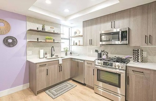 Kierland Condo | Steps to Shops & Dining Pool Access King Bed