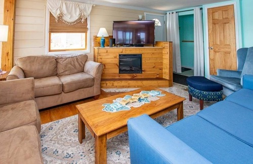 Geneseo Cottage | Steps to the Beach : "Family Friendly Retreat"
