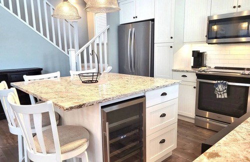 Okanagan-Similkameen House | Steps to the Beach! Stunning 3-Bedroom Vacation Home in Prime Location