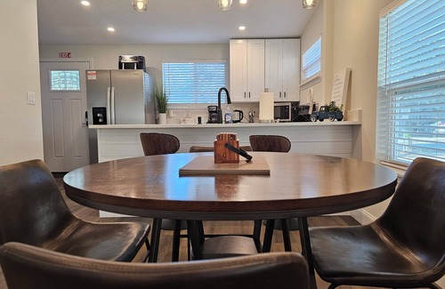 Lincolnville House | Steps to Trolley #11, Tesla Charger, Walk Downtown