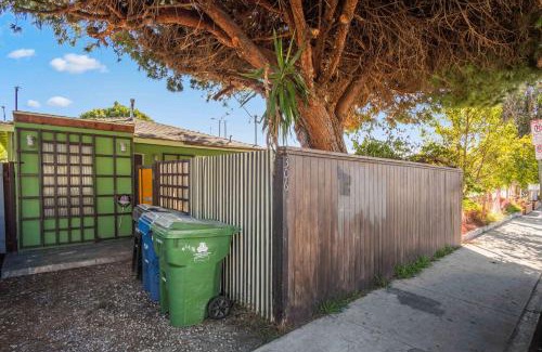 Venice House | Steps to Venice Beach Vintage Venice Retreat