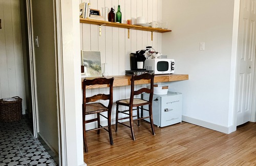 Miller Southside Apartment | Steps to VT Campus & Cassell Cozy Blacksburg Studio
