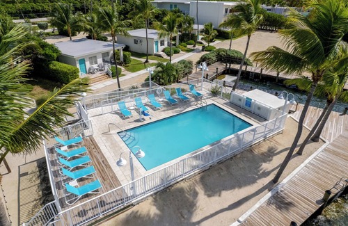 Islamorada Apartment | Steps to Windley Key! Pet-friendly Villa! Marina, FREE Parking, Pool!