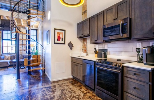 Old City Apartment | Sterchi Lofts Getaway - Downtown Knoxville