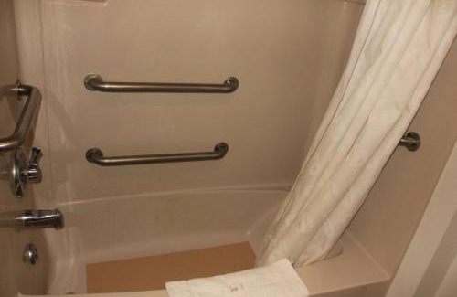 Niagara Falls Hotel | Sterling Inn near IAG Airport