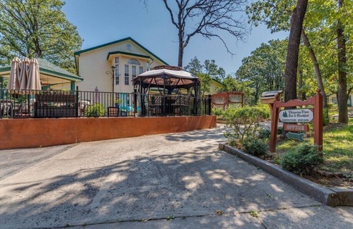 Norman Apartment | Sterling Suite at Whispering Pines Inn