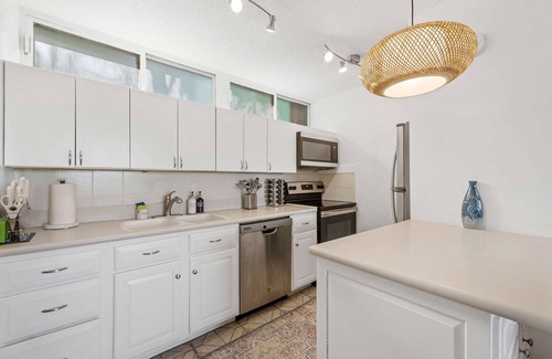 Bolongo Bay Condo | Steve's Seaside Condo-2 Bedrooms-3 Beautiful Pools- Regatta Point Villas