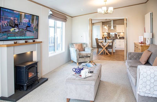 St. Andrews Cottage | Stewart Resort Lodge 27 - a lodge that sleeps 6 guests in 2 bedrooms