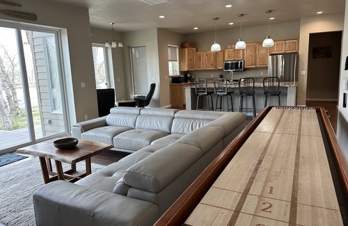 Absarokee House | Stillwater Riverfront Home, Close to the Beartooths, Fish from your door - Peace