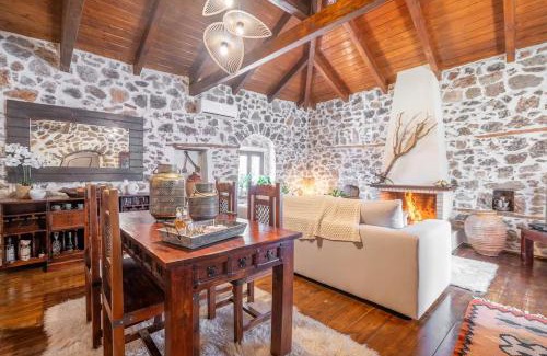 Distomo-Arachova-Antikyra Apartment | Stirida Stone House