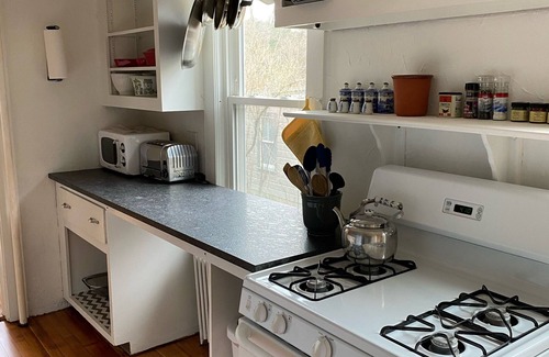 Stockbridge House | Stockbridge Village Cottage With Mountain View’s and walk to town