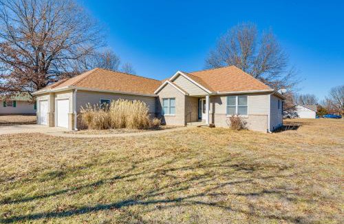 Stockton House | Stockton Home with Deck and Gas Grill about 1 Mi to Lake!