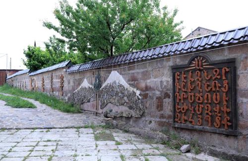 Gusanagyugh House | Stone Art Guest House & Camping