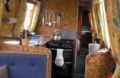 Stone Cabin | Stone - Boat - Sleeps 6 - Pet Friendly - 85ws