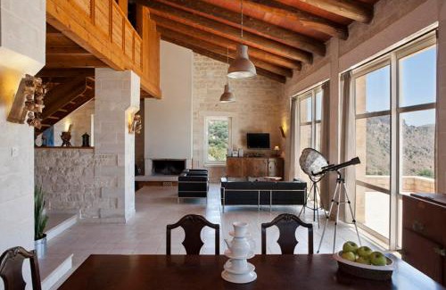 Monopari Villa | Stone Built Private villa Limeri with pool, BBQ & Shaded Patio