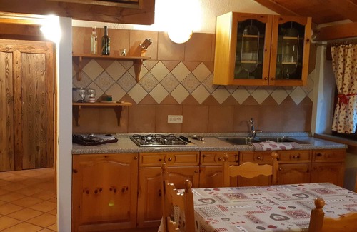 La Magdeleine Cabin | Stone cottage with fireplace