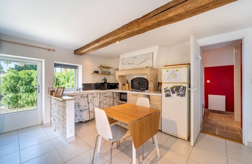 Saint-Gervais-en-Valliere Cottage | Stone outbuilding with private Nordic bath near Beaune.