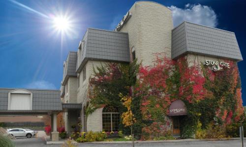Orillia Hotel | Stone Gate Inn