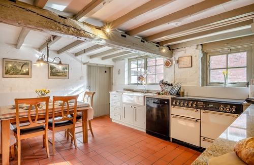 Alcester House | Stone House - Four Bedroom House, Sleeps 8