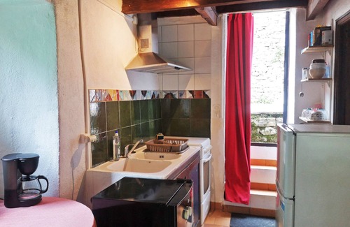 Vissec House | Stone house in the heart of Larzac, free-roaming horses and horse-drawn carriage rides
