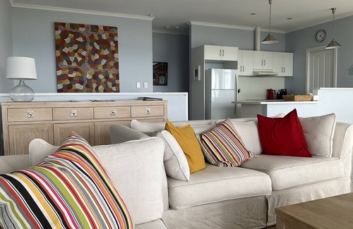 Silver Sands House | Stone's Throw Beachfront - ideal for couples or perfect for the family