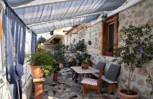 Korinthos House | Stone suite in the center of Corinth