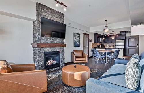 Cougar Creek Condo | Stoneridge 2 BDR King Suite★ Hot Tub/Pool/Gym ★Mountain Views ★1100 SQF
