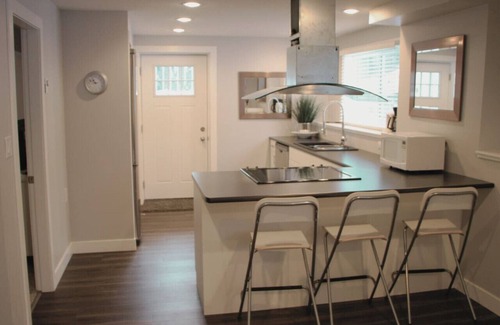 Clearwater Condo | Stoneshire Obsidian Suite