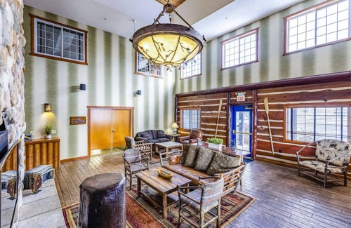 Peoria Hotel | Stoney Creek Peoria, Deluxe 2 Double w/Free Breakfast! | 4 Units