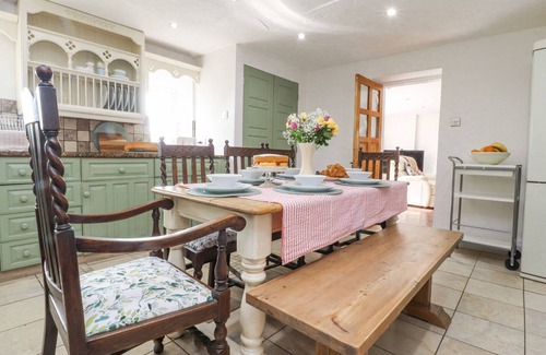 Higher Walton Cottage | STONEYCROSS COTTAGE, pet friendly, with a garden in Ribchester