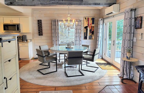 Stonington House | Stonington borough 2 bedroom, Sleeps 6 guests, close to beach,