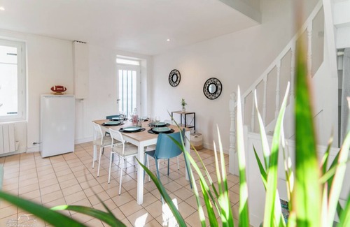 Trentemoult House | Stopover in Nantes by the river