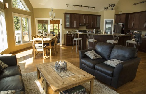 Kenora House | Stormbay Cottage on Lake of the Woods – Weekly Rental