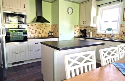 Halleviksstrand Villa | Stort hus med plats för 2-3 familjer