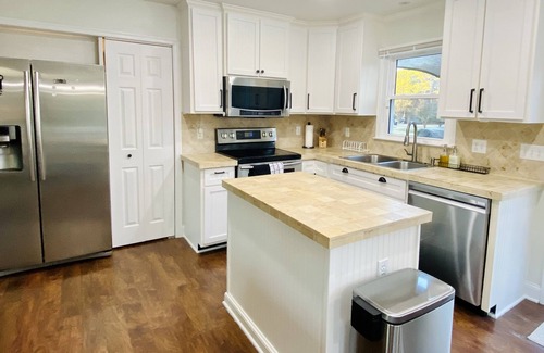 Tuckahoe House | Storybook Cape Cod Cottage - Family & Pet Friendly