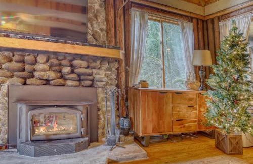 Mount Hood Village House | Storybrooks Cabin - Meredith Lodging