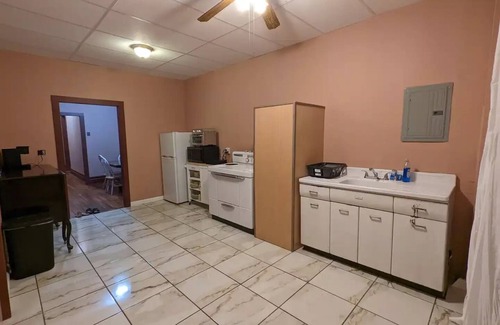 Warren Apartment | Stowaway Suites on the Avenue: Mt Laurel Suite