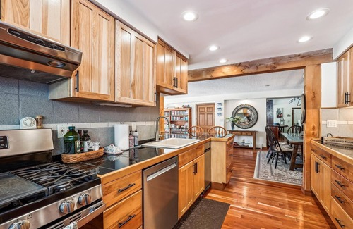 Stowe Hollow House | Stowe Hollow: 4 br, gas fireplace, pond, hot tub & views!