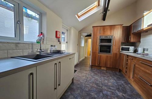 City Centre Apartment | Stratford Centre, Ground Level, Parking nearby
