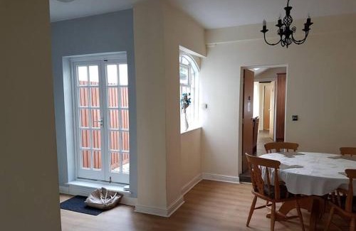 City Centre Apartment | Stratford Centre, Ground Level, Parking nearby