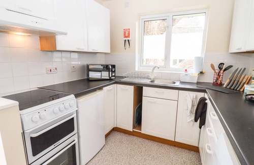Cricklade Cottage | STRAW COTTAGE, romantic, with a garden in Cricklade