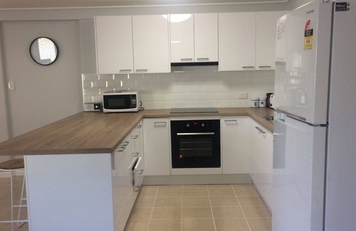 Mount Louisa Apartment | Stretton Lane - close to airport
