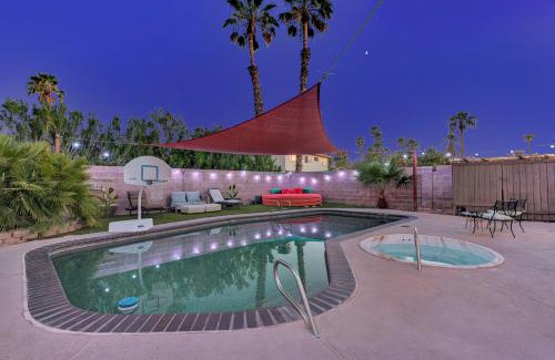 Chinatown House | Strip-side Villa 5BR3BA, Pool, Mini Golf, Karaoke