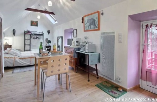 Gouezec Apartment | Stroll along the Nantes Brest Canal